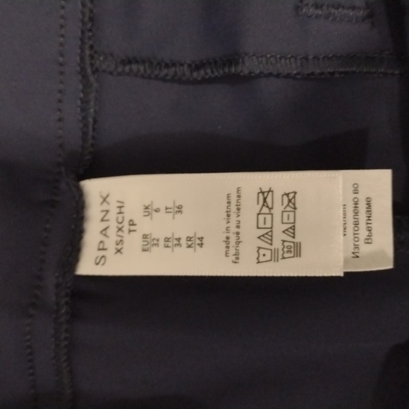 Spanx Sunshine Shorts 6" inseam - Picture 3 of 5